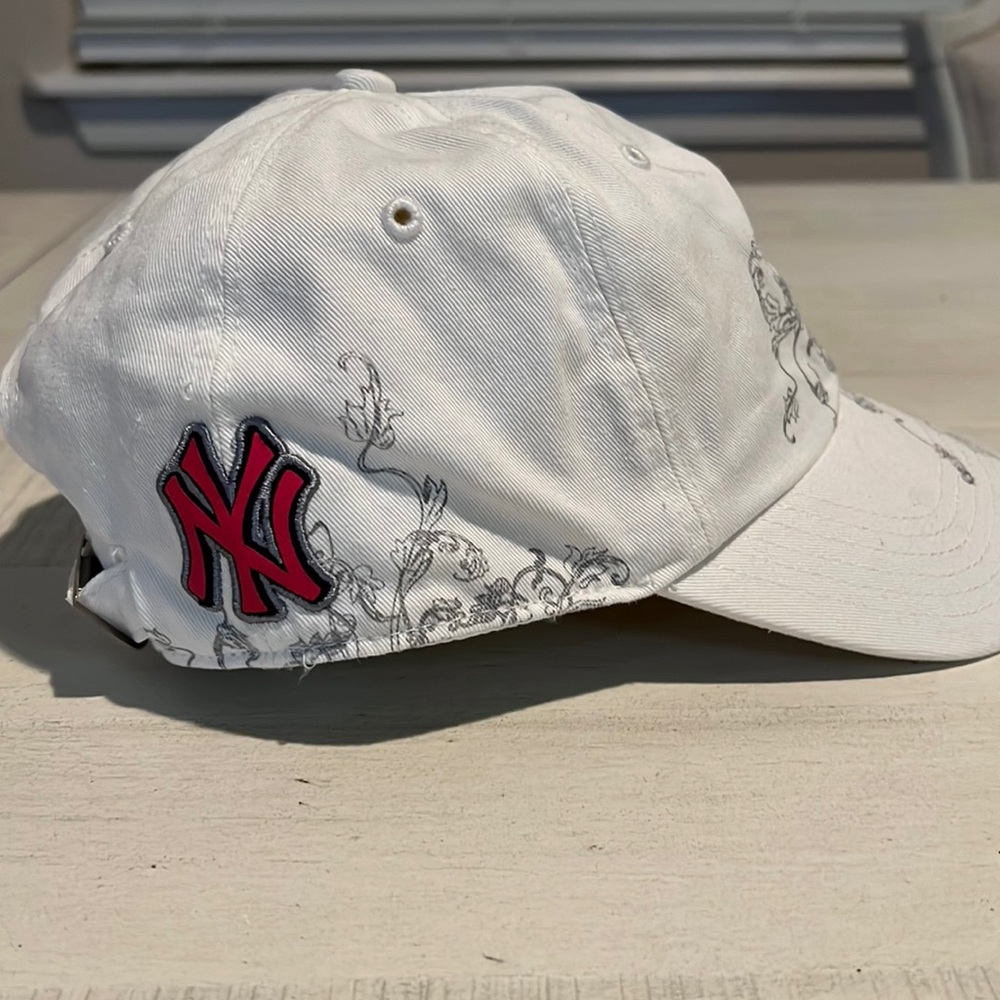 Yankees hat - Picture 3 of 7